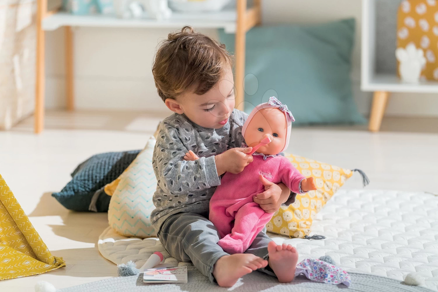 Puppe Eloise Pink Geht Ins Bett Mon Grand Poupon Corolle 36 Cm Mit Blauen Scheraugen Und 4 Ergänzungen Ab 24 Monaten 10 Puppe Eloise Pink Geht Ins Bett Mon Grand Poupon Corolle 36 Cm Mit Blauen Scheraugen Und 4 Ergänzungen Ab 24 Monaten – Bild 8