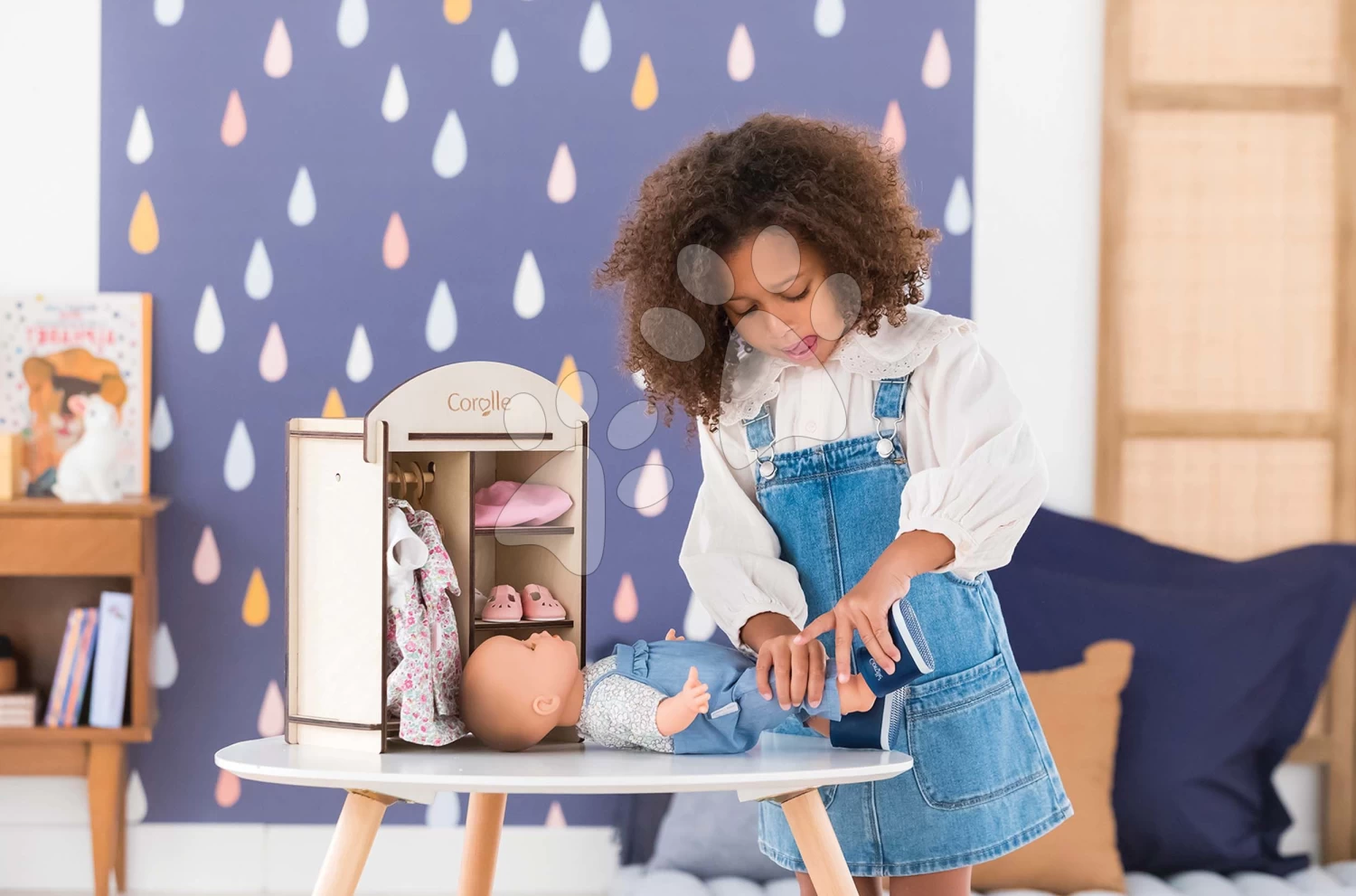 Kleiderschrank Wooden Dressing Room Corolle Für Eine 30-36 Cm Große Puppe Und 3 Holzbügel CO141380 10 Kleiderschrank Wooden Dressing Room Corolle Für Eine 30-36 Cm Große Puppe Und 3 Holzbügel CO141380 – Bild 8