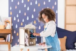 Kleiderschrank Wooden Dressing Room Corolle Für Eine 30-36 Cm Große Puppe Und 3 Holzbügel CO141380 28 Kleiderschrank Wooden Dressing Room Corolle Für Eine 30-36 Cm Große Puppe Und 3 Holzbügel CO141380 -Spielzeugpuppen Geschäft 141380 j corolle satnik