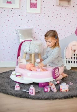 Pflegezentrum-Set Für Die Puppe Violette Baby Nurse Smoby Und Nachthemd Und Flasche Mit Windeln -Spielzeugpuppen Geschäft 220347 h smoby opatrovatelske centrum 7