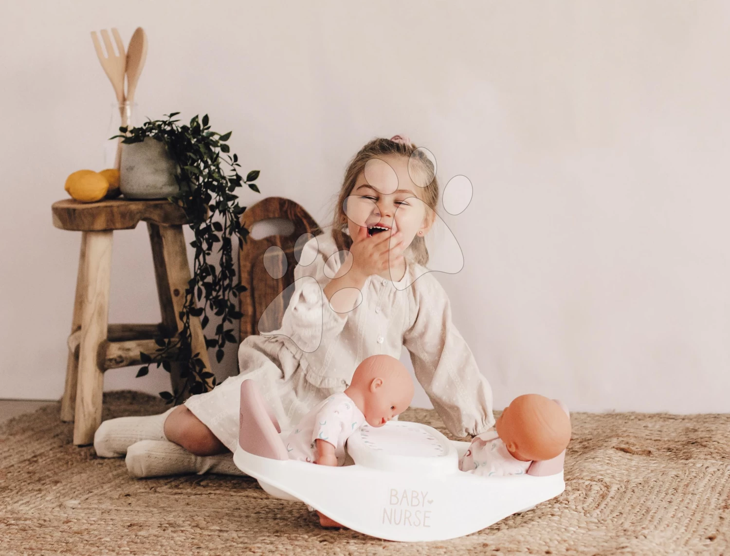 Esszimmerstuhl Für Zwillinge Twin Highchair 2in1 Natur D'Amour Baby Nurse Smoby Für 42 Cm Große Puppen Mit 4 Zubehörteilen Ab 24 Monaten 11 Esszimmerstuhl Für Zwillinge Twin Highchair 2in1 Natur D'Amour Baby Nurse Smoby Für 42 Cm Große Puppen Mit 4 Zubehörteilen Ab 24 Monaten – Bild 9