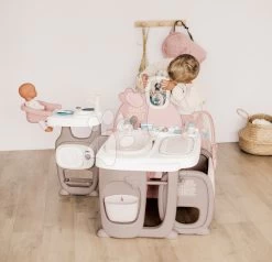 Set Spielhaus Für Die Puppe Large Doll's Play Center Natur D'Amour Baby Nurse Smoby Und Ein Kinderwagen -Dreierkombination Maxi Cosi Mit Esszimmerstuhl, Autositz Und Schaukel 220376-7 -Spielzeugpuppen Geschäft 220376 k smoby domcek 1