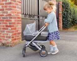 Puppenwagen-Set DeLuxe Pastell Maxi Cosi&Quinny Sport Grey 3in1 Smoby Und Mit Einem Esszimmerstuhl Und Einem Tablett Mit Zubehör -Spielzeugpuppen Geschäft 253104 f smoby kocik 8
