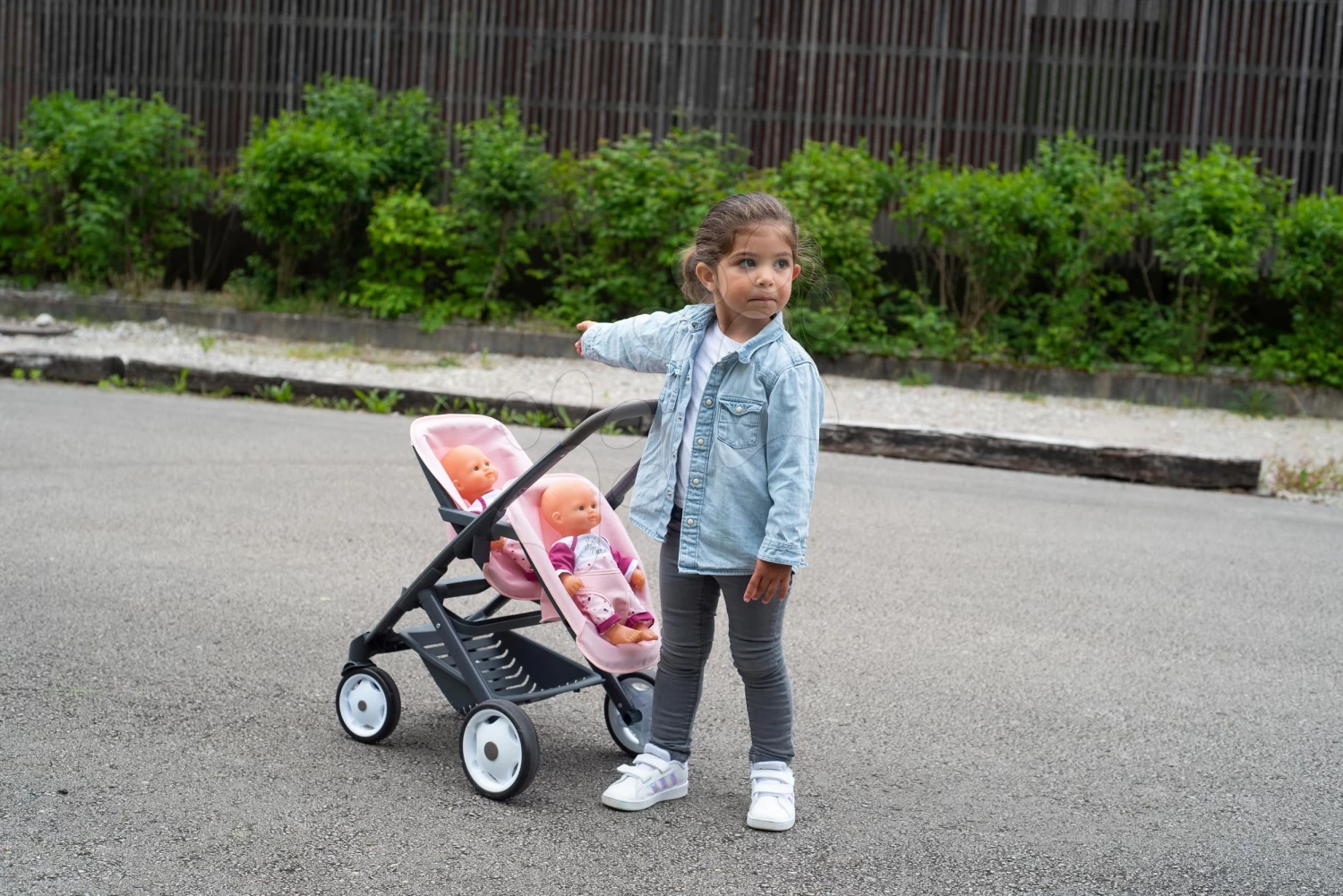Puppenwagen Für Zwillinge Powder Pink Maxi Cosi&Quinny Smoby Mit Sicherheitsgurt Für 42 Cm Große Puppen 17 Puppenwagen Für Zwillinge Powder Pink Maxi Cosi&Quinny Smoby Mit Sicherheitsgurt Für 42 Cm Große Puppen – Bild 15