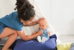 Puppe Gaby Geht In Den Kindergarten Mon Grand Poupon Corolle 36 Cm Mit Braunen Scheraugen Und 5 Ergänzungen Ab 24 Monaten -Spielzeugpuppen Geschäft 9000130120 l corolle gaby