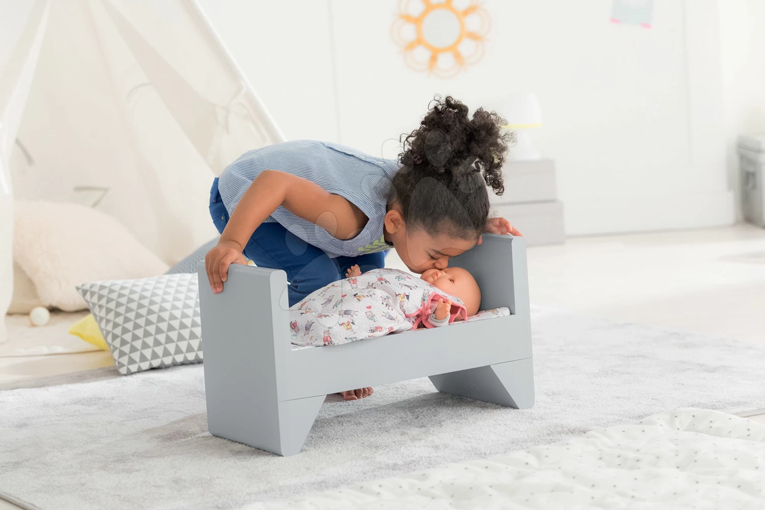 Kinderbett Mon Premier Poupon Bébé Corolle Mit Kissen Und Steppdecke Für 30-42 Cm Große Puppe Ab 18 Monaten 19 Kinderbett Mon Premier Poupon Bébé Corolle Mit Kissen Und Steppdecke Für 30-42 Cm Große Puppe Ab 18 Monaten – Bild 17