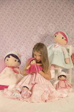 Puppe Für Babys Perle K Tendresse Doll XXL Kaloo 80 Cm Im Weißen Kleid Aus Edlem Textil Ab 0 Monaten -Spielzeugpuppen Geschäft k962086 k962085 k962088 k962083 k962078 k962092 kaloo lifestyle a 3